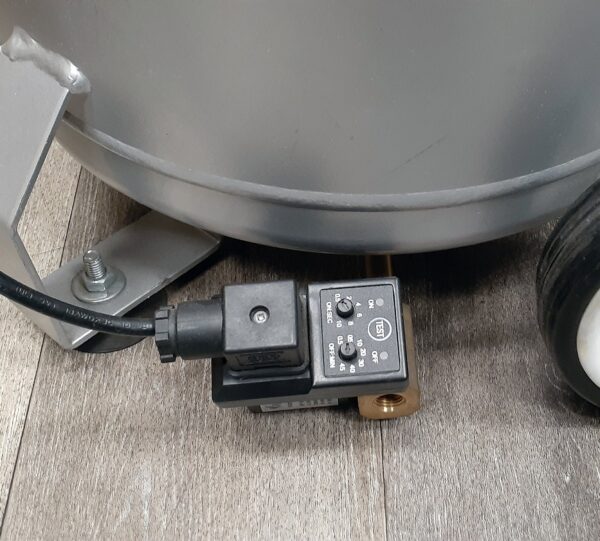 California Air Tools 2.0 Hp, 10.0 Gal. Aluminum Tank Ultra Quiet & Oil-Free Air Compressor w/Auto Drain - Image 6