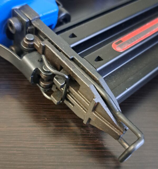 California Air Tools 18 Gauge Brad Nail Gun - Image 2